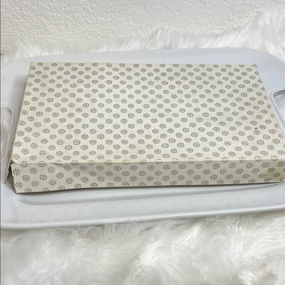 Elegant Silver Vanity Set with Comb - Picture 5 of 10